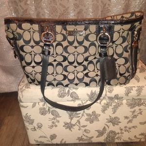Coach Signature Gallery Shoulder Bag Tote Purse